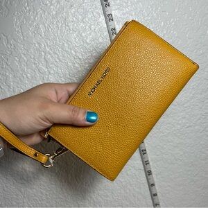 NWT - Michael Kors DoubleZip Wallet Wristlet Phone Case Marigold